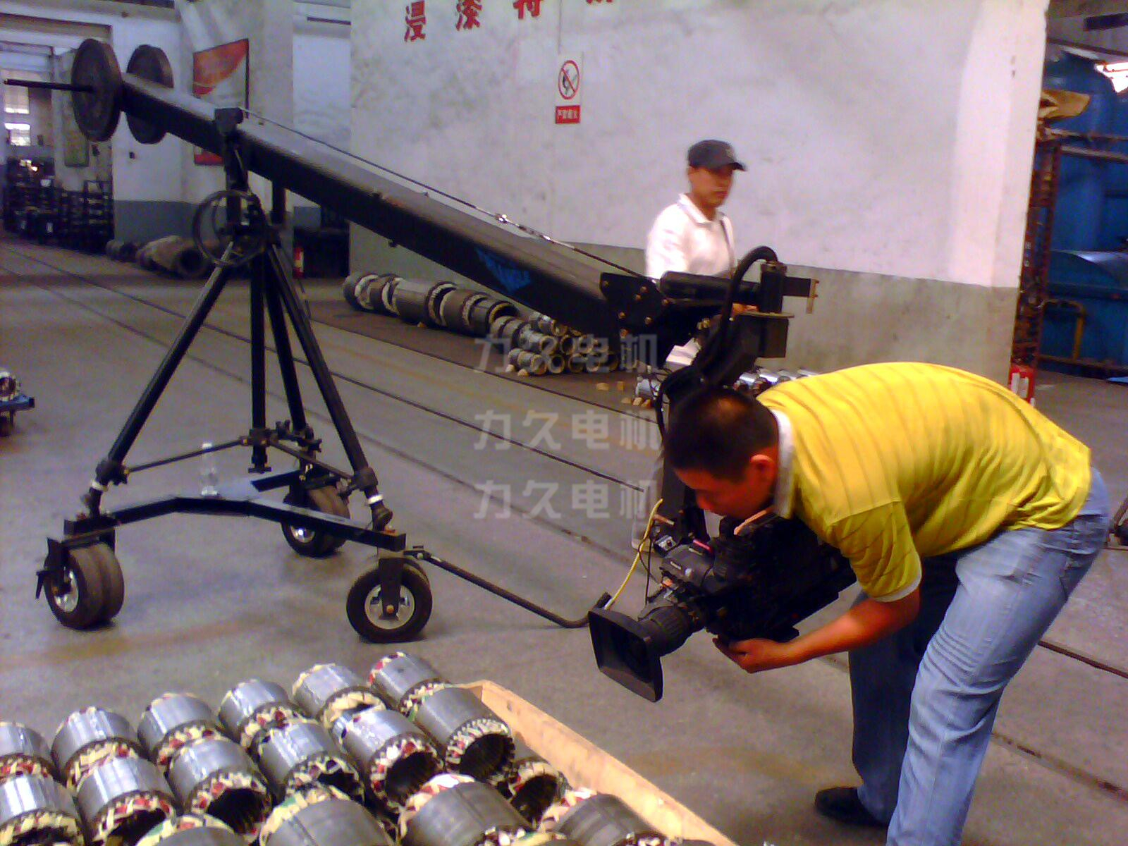 市委宣傳部來(lái)力久電機(jī)拍攝城市宣傳片